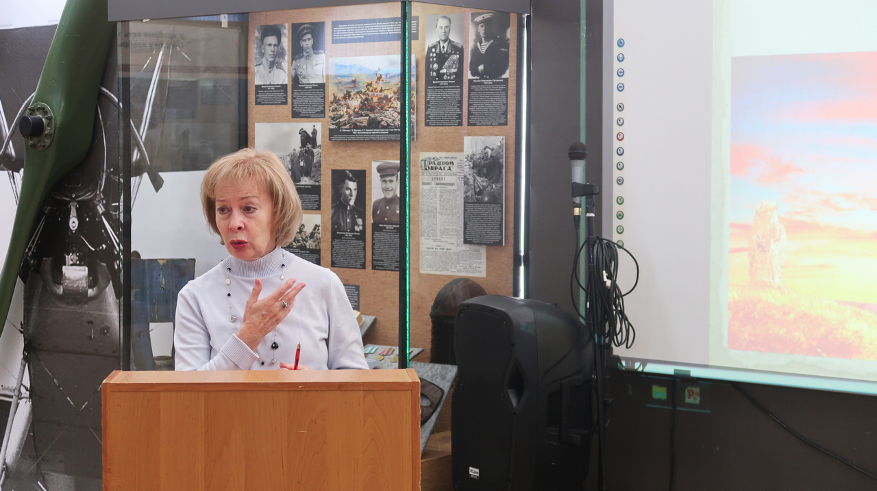 Историю рассказывают деньги