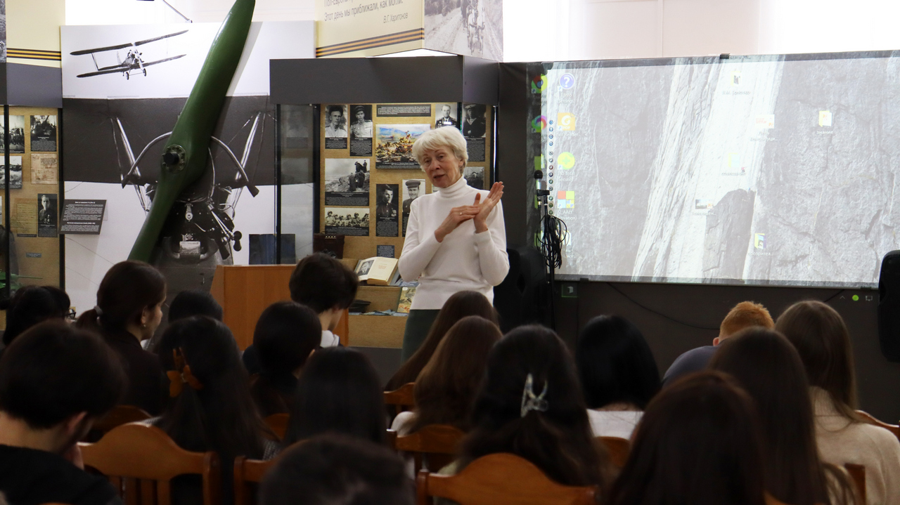Студенты историки в музее-заповеднике