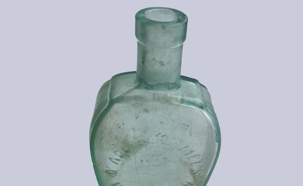 Стеклянный пузырек начала XX века