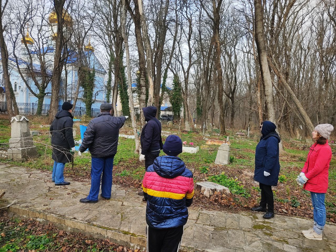 Субботник на Успенском кладбище  