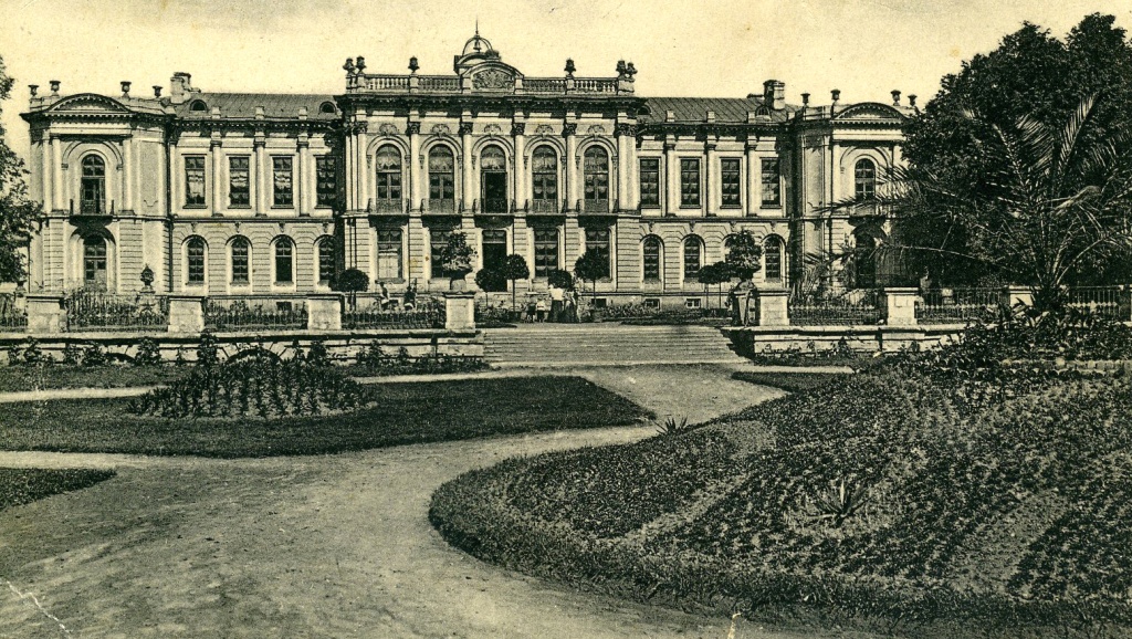 Главное_здание_Петровской_академии_Аудитории_со_стороны_парка.jpg