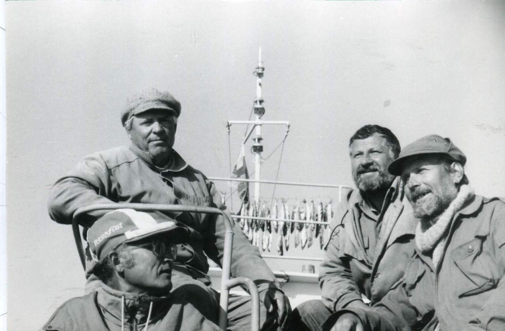 Художники К.В. Шулунов П.М. Гречишкин П.А. Авенариус и В.И. Салеев на палубе катера Алаир. Республика Бурятия 1993.JPG