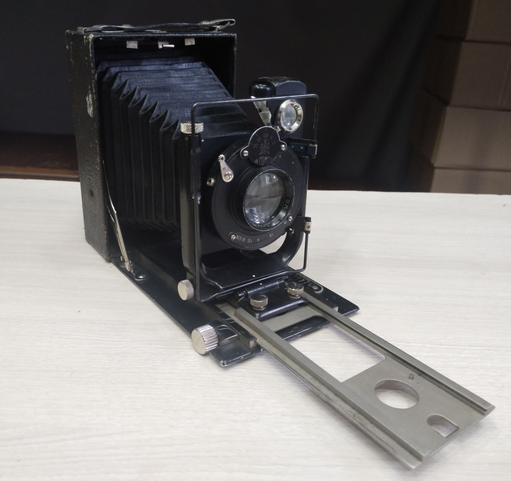 Фотокор-1 конца 1930-х гг. выпуска с отечественными комплектующими.jpg Фотокор-1 конца 1930-х гг. выпуска с отечественными комплектующими.jpg