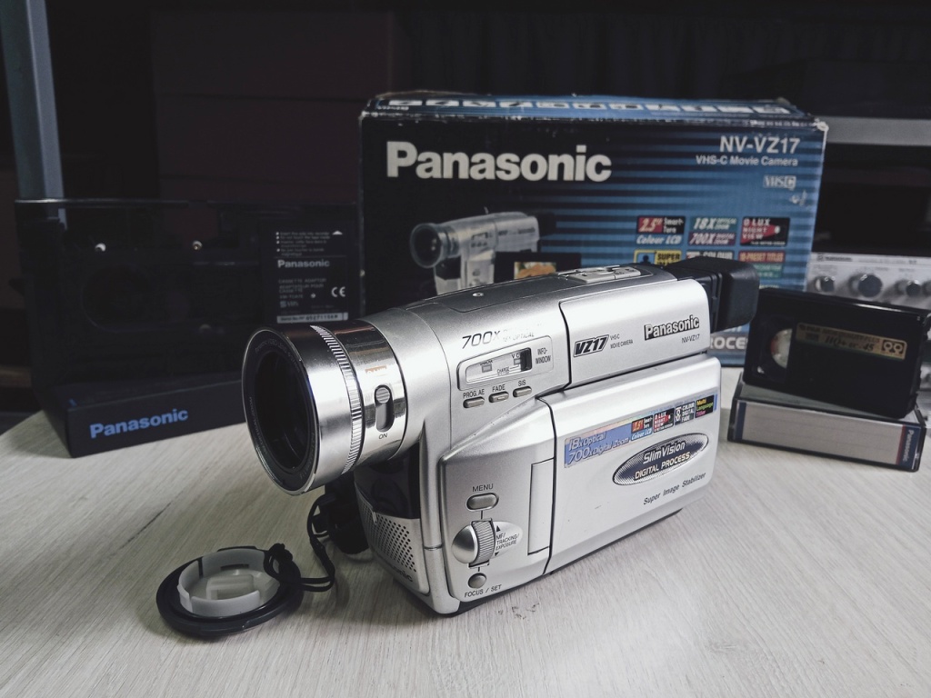 Видеокамера Panasonic NV-VZ17. Из собрания музея-заповедника.jpg