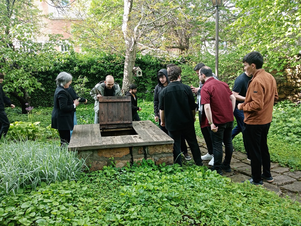 Иностранные студенты СКФУ в усадьбе В.И. Смирнова