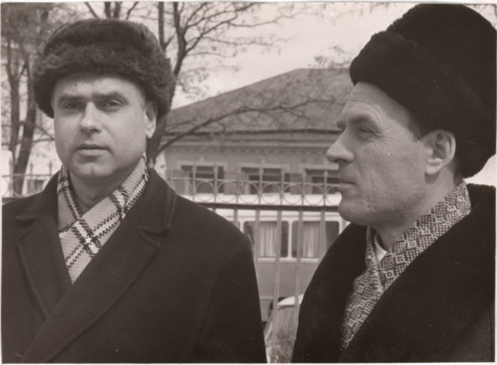 5. Л.Н. Бюлль с коллегой художником А.К. Колосовским. 1960-егг..JPG
