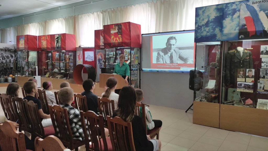 Урок мужества «Грозно грянула война»