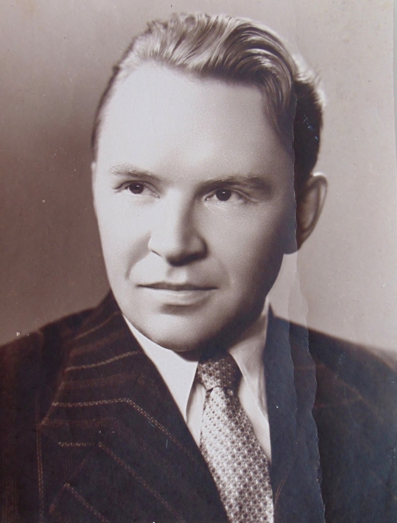 1 М.П. Кузнецов (1913 - 1995).JPG