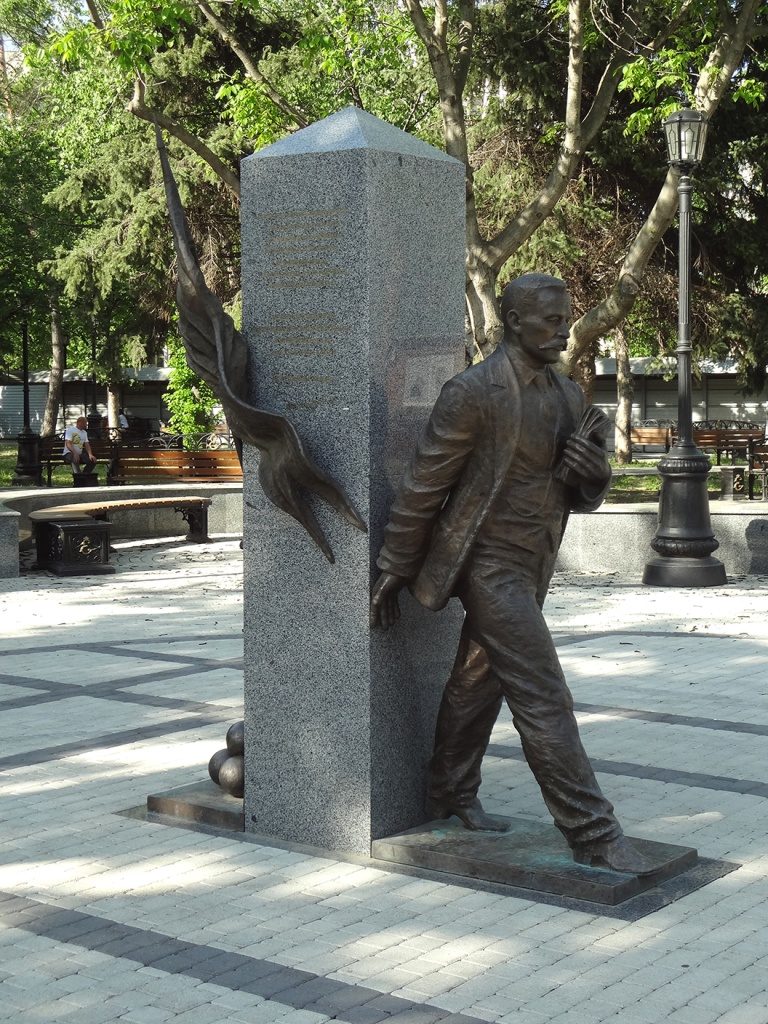 Памятник_ФА_Щербине_в_Краснодаре.jpg