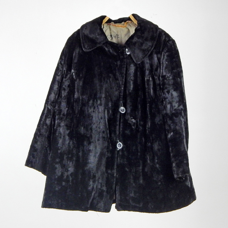 01 Жакет женский из черного плюша с отложным воротником. г. Горький 1960-е гг. Принадлежала Кайко М.П. Из фондов Ставропольского музея-заповедника.jpg