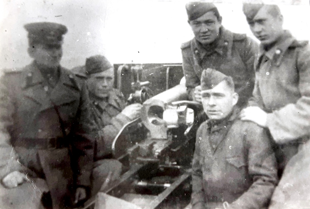 14.В.В. Госданкер - командир артиллерийского взвода. 1945 г..jpg