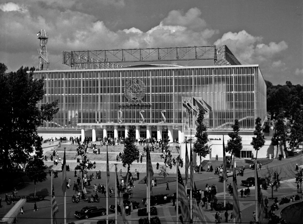 05 Expo58_building_URSS.jpg