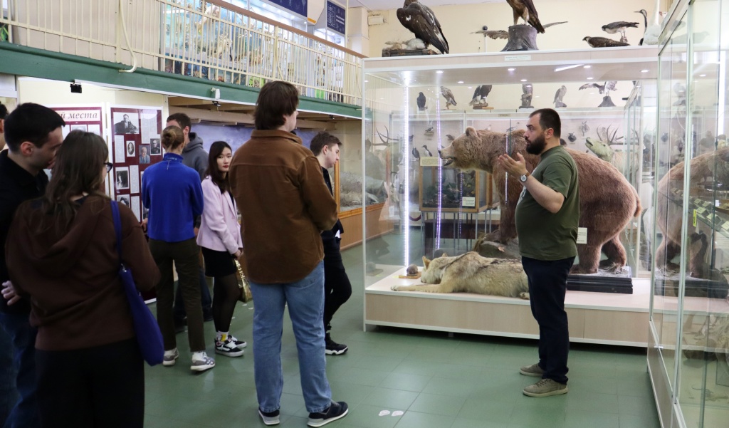 Учащиеся Международной исторической школы в музее-заповеднике