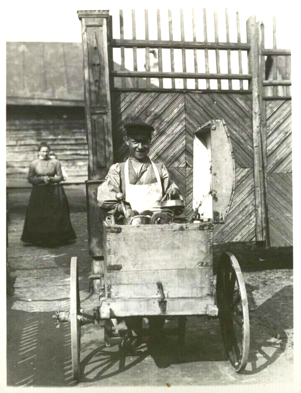 03 Продавец мороженого. Санкт-Петербург 1899 г. Из фондов ГБУК Музейное объединение г. Москвы.jpeg