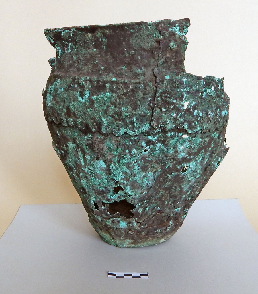 03 Бронзовый котел. XVI VII вв. до н. э. Из фондов Ставропольского музея-заповедника.jpg