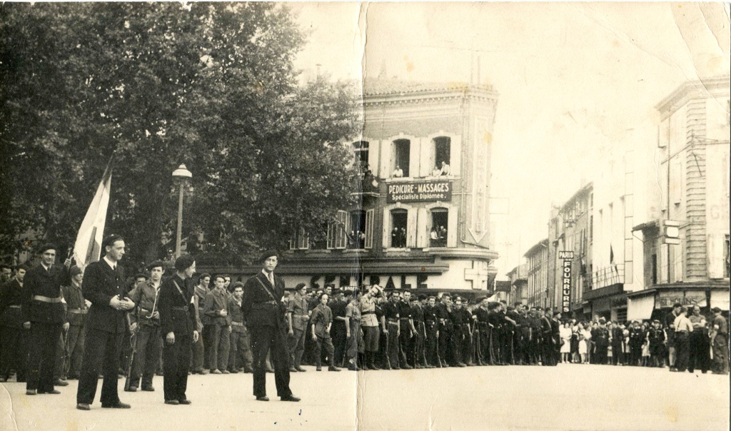 5 Митинг на центральной площади Альби освобожденного от фашистов 1 советским Партизанским полком под командованием капитана Коронного Б.З. 1945 г..jpeg