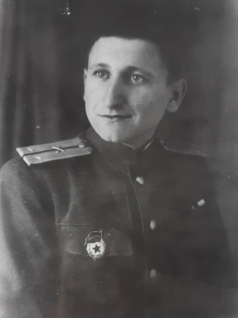 3. Лейтенант В.В. Госданкер. 1947 г..jpg