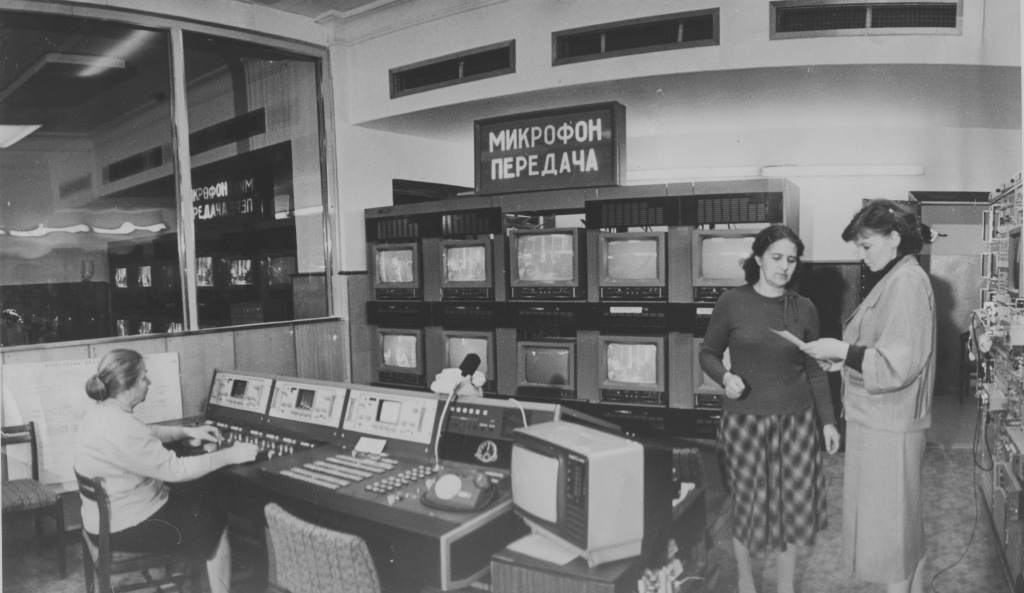 Аппаратная Пятигорской телестудии. СССР Ставро-польский край г. Пятигорск нач. 1980-х гг. .jpg