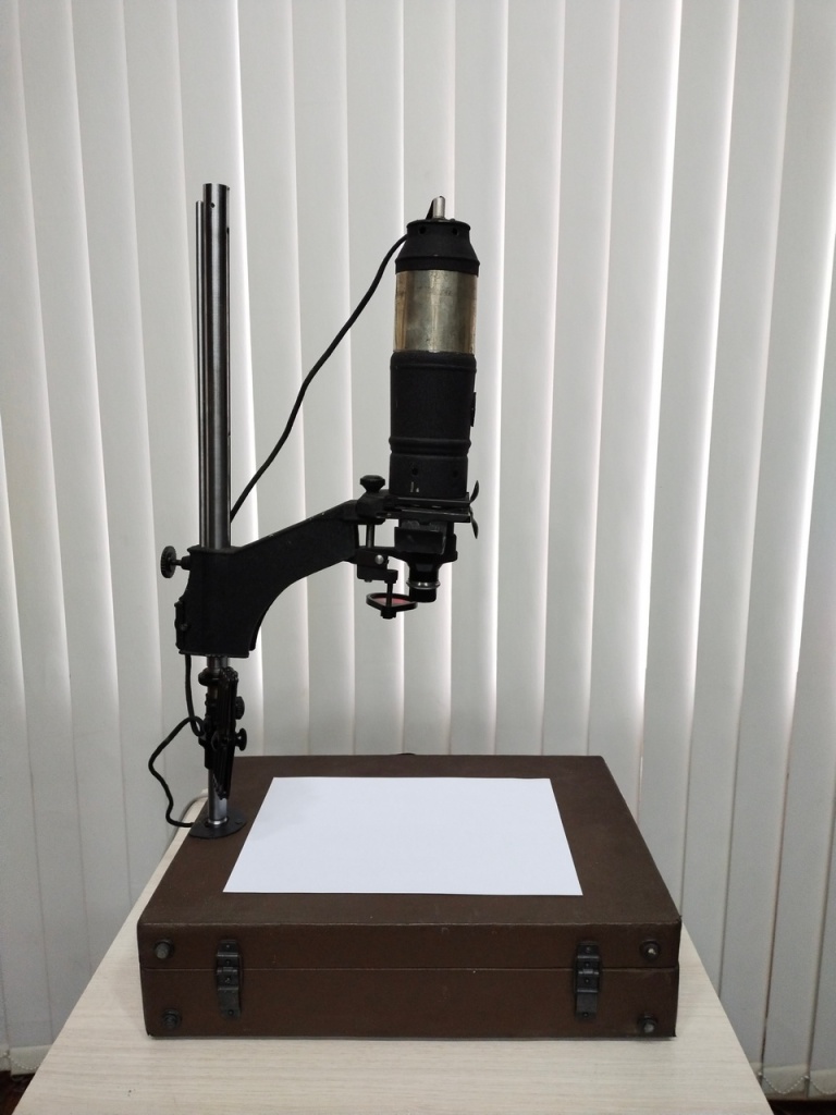 Фотоувеличитель 1959 года выпуска.jpg