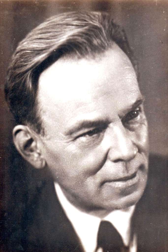 1 Е.Н. Писарев (1899-1962) Заслуженный артист РСФСР (1945 г.) Актер Ставропольского краевого театра драмы (1938-1960 гг.) .JPG