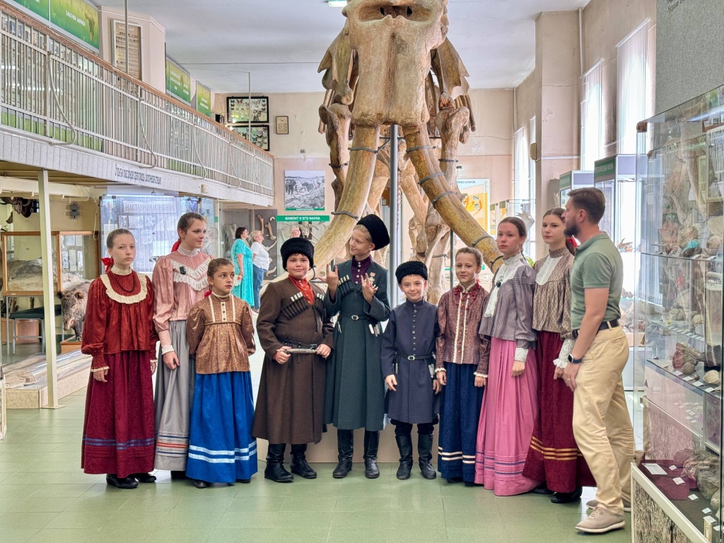Ставропольский музей-заповедник поддержал всероссийскую акцию ко Дню флага