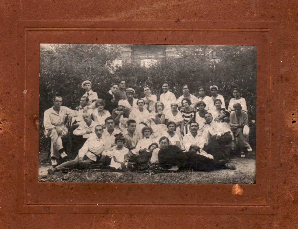 Ставропольская труппа Отдела Народного Образования. 1925-1926 гг..jpg