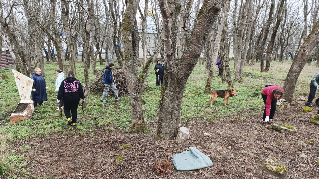 Субботник на Успенском и Даниловском кладбищах