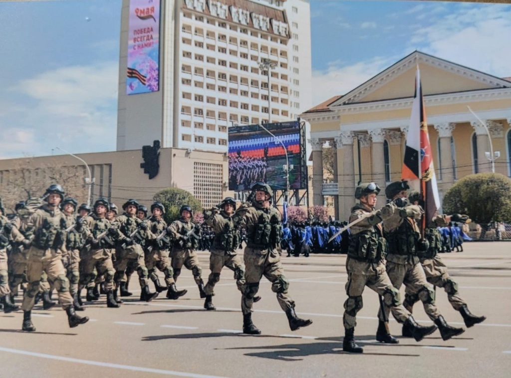 6 9 мая 2021 г. знаменосец Козко.jpeg