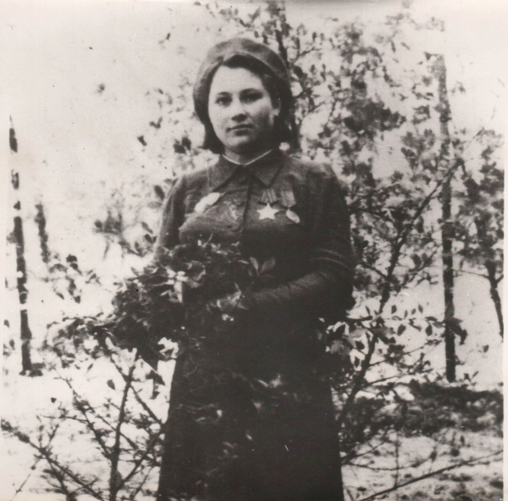 4. М.С. Наздрачева Берлин май 1945 г..jpg