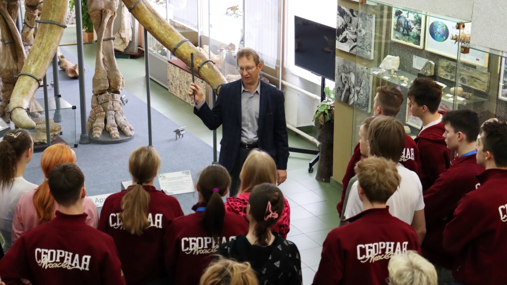 Участники Всероссийской олимпиады школьников в музее