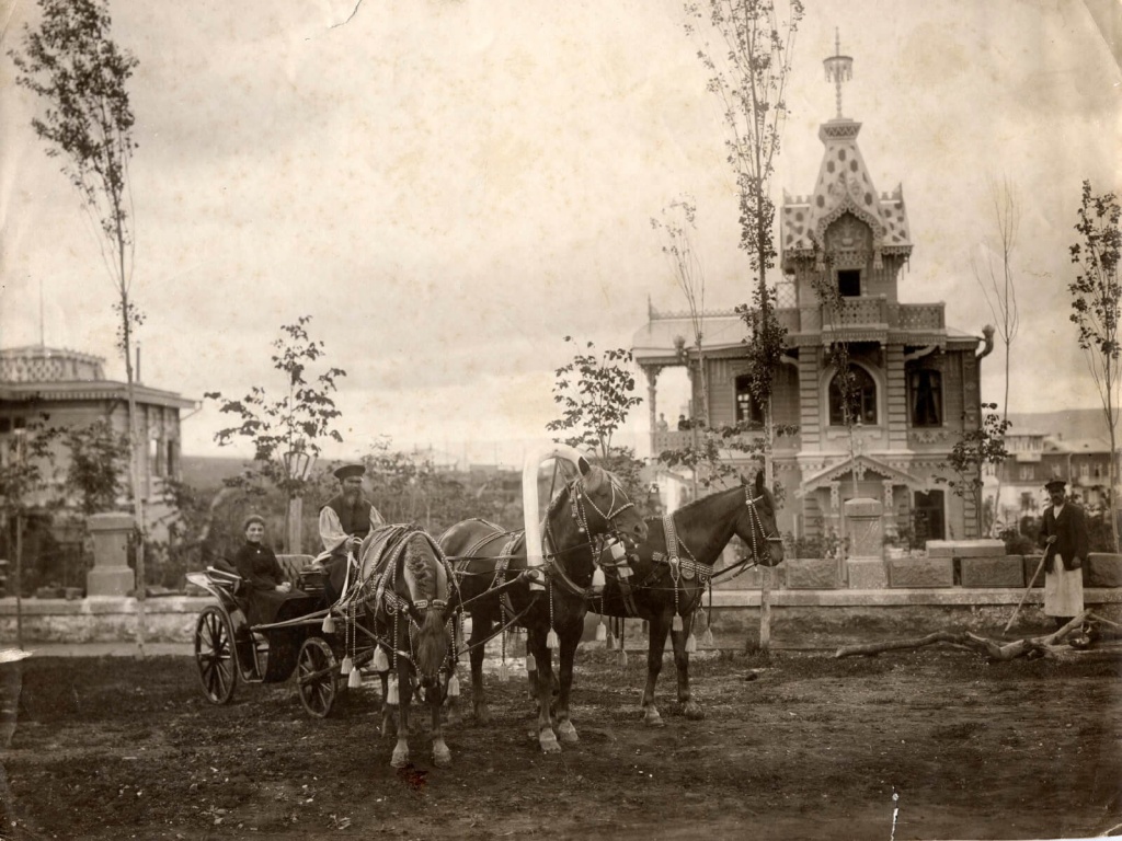 Фото 1. Русская тройка. Автор Г.И. Раев. Источник web.archive.org.jpg