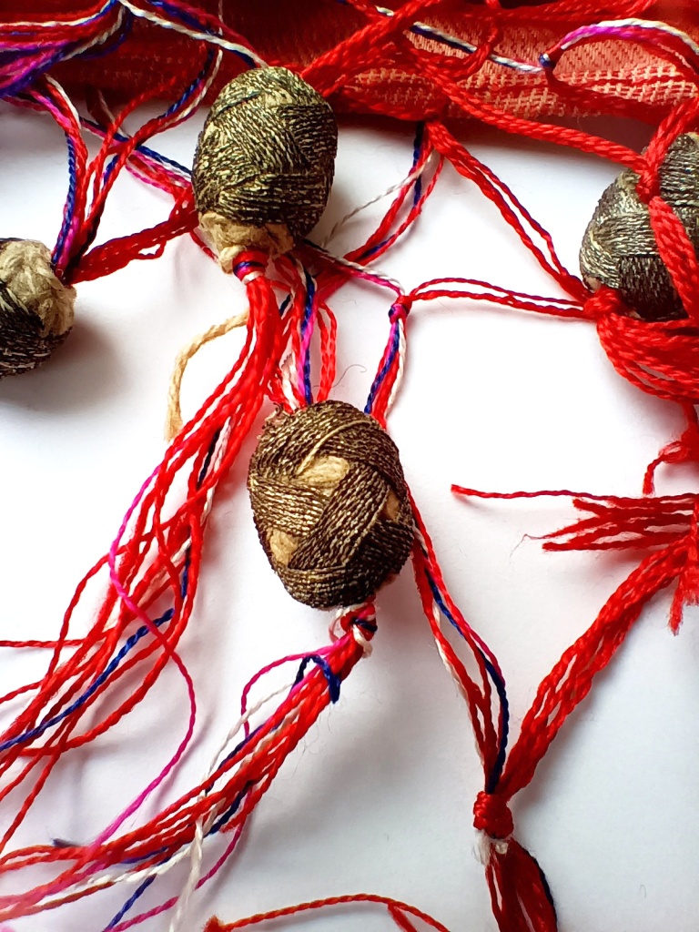 01 Женский нарядный платок из парчовой ткани. Карачаевск начало ХХ в. Из фондов Ставропольского музея-заповедника.jpg